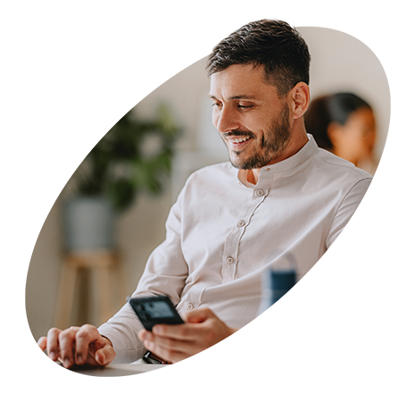 05 People-Man-White shirt-phone